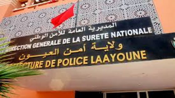 تعنيف شخص من طرف شرطيين يقودهما للإعتقال