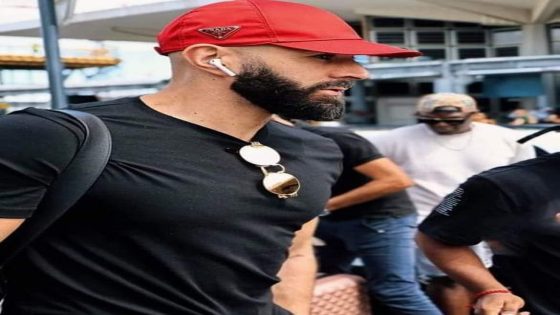 بنزيمة يوقع مع نادي اتحاد جدة السعودي