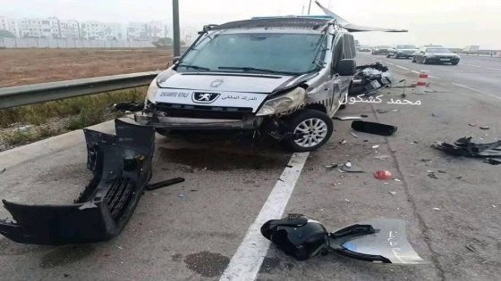 سيارة تصدم السد القضائي للدرك الملكي بتيط مليل وسط ضباب كثيف
