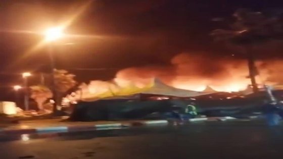 حريق مهول يأتي على عشرات المحلات بالمعرض الصيفي في سيدي رحّال الشاطئ دون خسائر بشرية